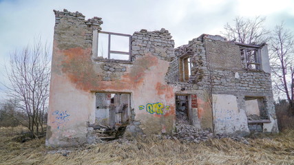 13304_The_damaged_house_remains_from_the_russian_war.jpg