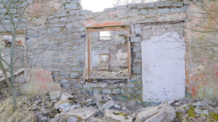 13313_Ruined_brick_walls_from_the_houses_during_war.jpg