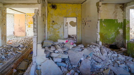 13339_Rubbles_stones_and_broken_walls_of_the_house.jpg