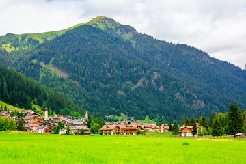 Fototapeta na wymiar Panorama View of the Alps Mountains