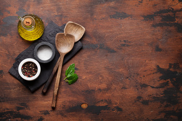 Cooking wooden utensils, condiments and spices