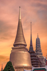 Fototapeta premium Three towers of the grand palace and Wat phra keaw in Bangkok at sunset