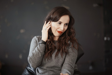 portrait of a glamorous woman / bright red lips, make-up, hairstyle, glamorous style. modern fashion concept