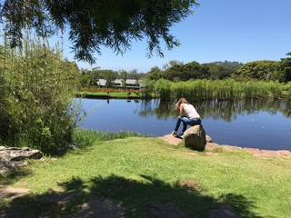 Frau am See