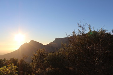 Sonnenaufgang über Tafelberg vom Lionshead aus