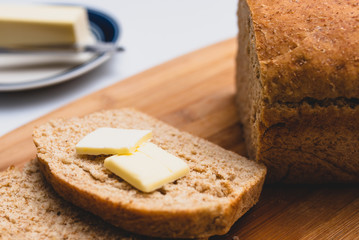 slice of bread with butter 