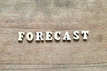 Naklejka premium Letter block in word forecast on wood background