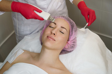 Hardware cosmetology. Cosmetologist applies moisturizing conductive gel and carries out ultrasonic...