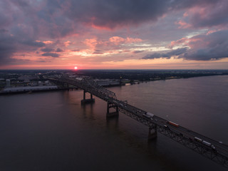 Fototapeta na wymiar Mississippi River Bridge