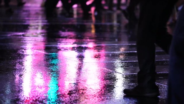 東京　新宿　夜景　雨の日　