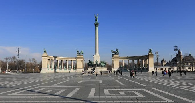 A view of Heroes Square Time lapse