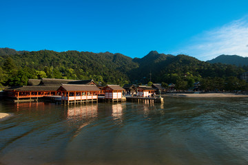 Obraz premium 厳島神社の社殿