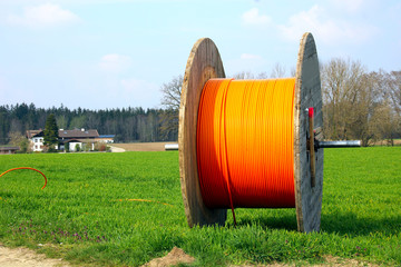 schnelles internet auf dem land - kabelrolle