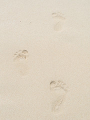Fototapeta na wymiar foot print on sand beach