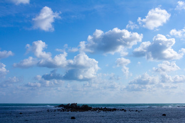 日本海の荒波　秋田県　男鹿半島　青空