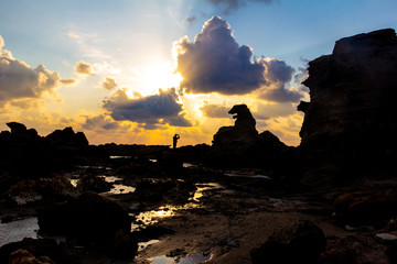 夕日とゴジラ岩　秋田県　男鹿半島