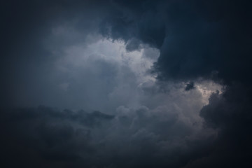 Obraz premium heavy storm cloud on dramatic moody dark sky