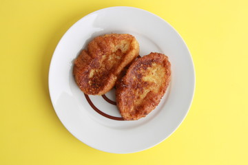 The torrijas are a typical Spanish dessert that is eaten for Easter, are made with milk and bread