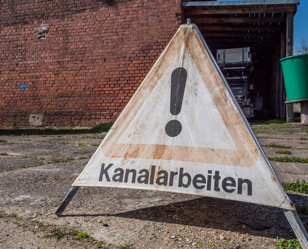 Achtung Kanalarbeiten Warnschild