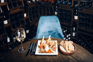 Vine with snacks at the bar
