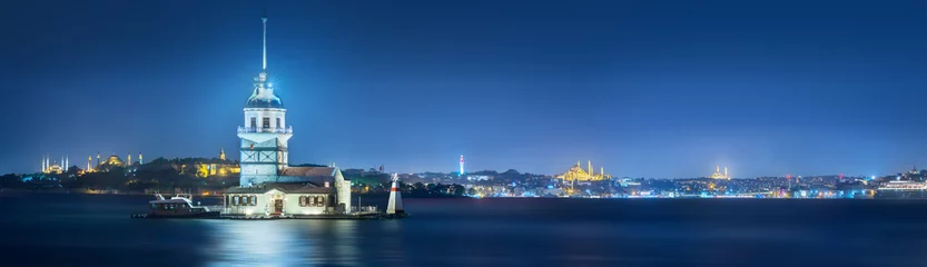 Maiden Tower in der Bosporus-Meerenge Istanbul, Türkei © boule1301