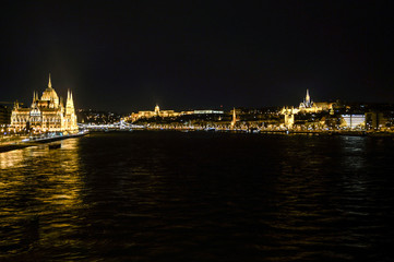Fototapeta na wymiar panorama of Budapest at night