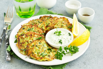 Zucchini fritters and peas with sour cream sauce