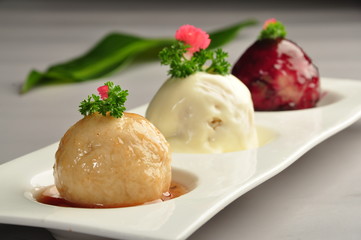pancakes with ice cream and strawberries