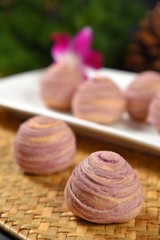 macaroons on wooden background