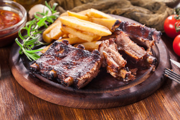 Spicy barbecued pork ribs