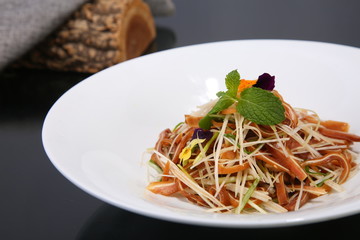 spaghetti with tomato sauce