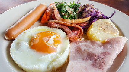 breakfast with bacon fried egg and ham