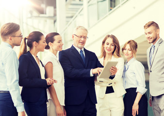 Obraz premium people, technology, work and corporate concept - business team with tablet pc computer at office