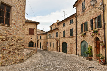 Fototapeta na wymiar The medieval village of Montelupone in the Marche region