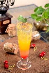 glass of apple juice and ice