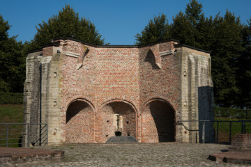 Fototapeta na wymiar city wall called Keldermanspoort in Hulst, The Netherlands