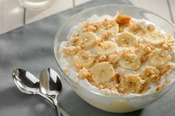 Whipped cream, banana and cookie