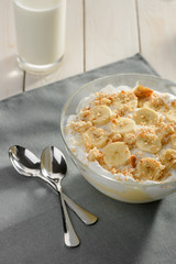 Whipped cream, banana and cookie