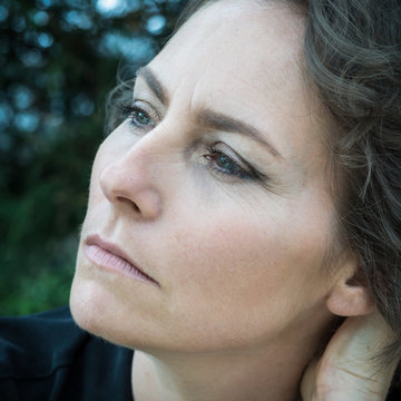 feme pr&eacute;occup&eacute;e