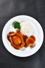 fried eggs with bacon and tomato