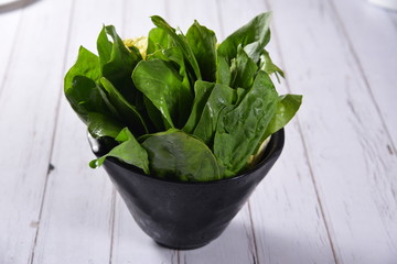 fresh spinach leaves in a bowl
