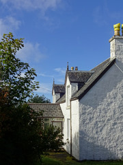 Typisch schottisches  weisses altes cottage in Tarskavaig in Sleat auf der Isle auf Skye in...