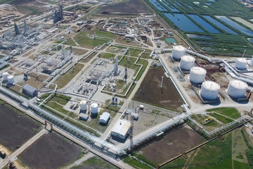 Oil refinery plant for primary and deep oil refining. Equipment