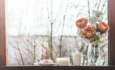 Fototapeta na wymiar Cozy spring still life: cup of hot tea with spring bouquet of flowers on vintage windowsill with a pink marshmallow. Spring. Apartment.