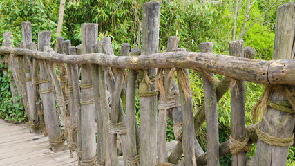 13778_The_wooden_fence_on_the_edge_of_the_bridge.jpg