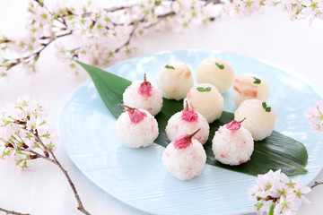 真鯛の手まり寿司　桜おにぎり