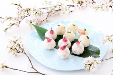 真鯛の手まり寿司　桜おにぎり