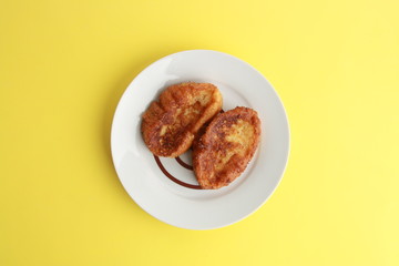 The torrijas are a typical Spanish dessert that is eaten for Easter, are made with milk and bread