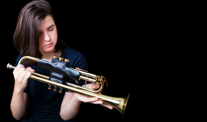 Obraz premium Portrait of a teenager with trumpet in studio.