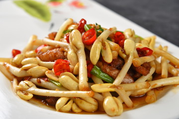 pasta with tomato sauce and basil